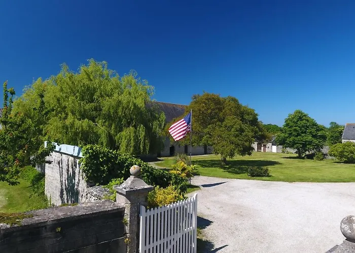 - Ferme De Beauvais Bed & Breakfast Sainte-Mere-Eglise