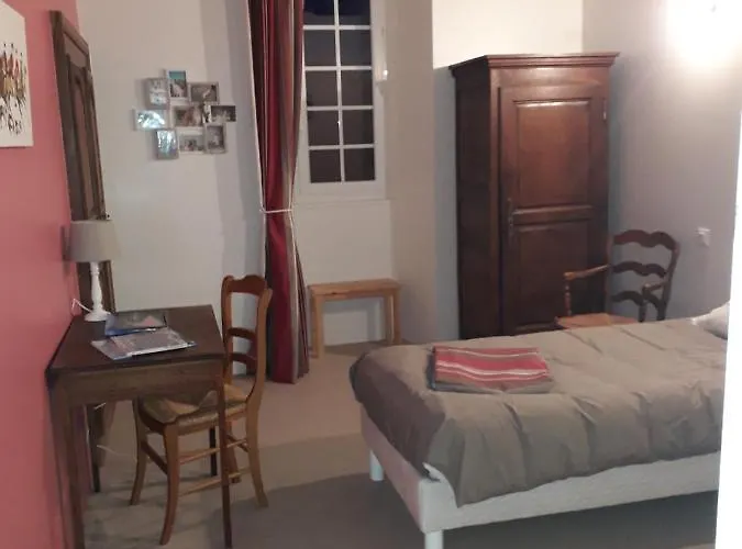 - Ferme De Beauvais Bed & Breakfast Sainte-Mere-Eglise